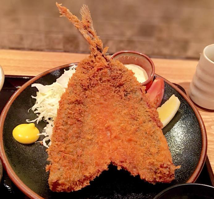 新宿ランチ 手のひらより大きなアジフライが楽しめる 産直青魚専門 御厨に行ってきたよ 彡